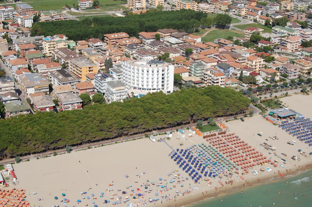 Hotel Lido Alba Adriatica Extérieur photo