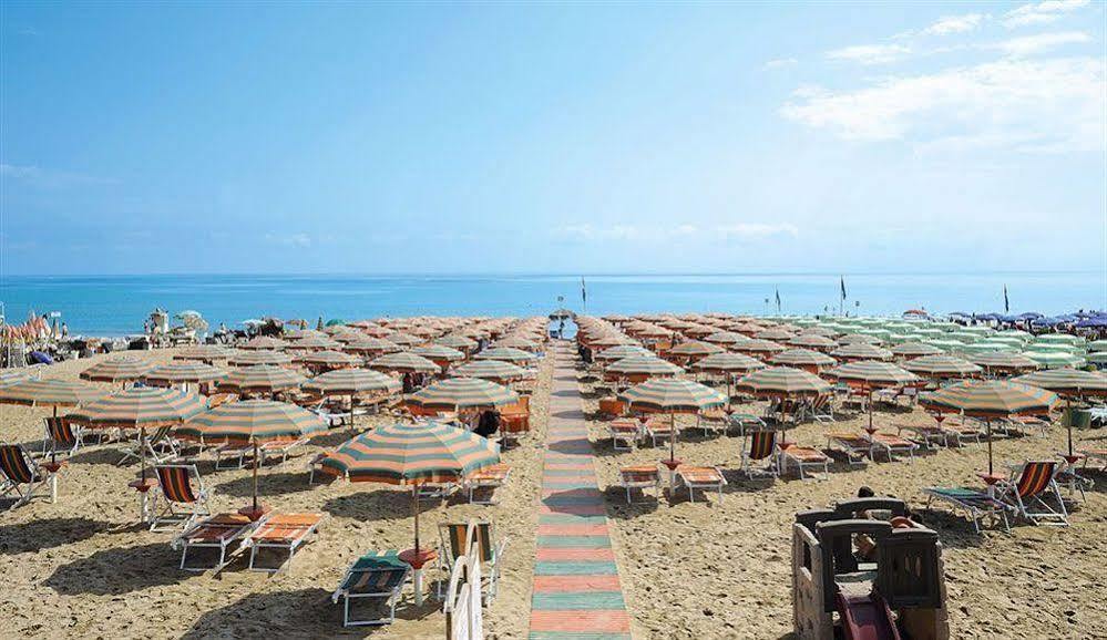 Hotel Lido Alba Adriatica Extérieur photo